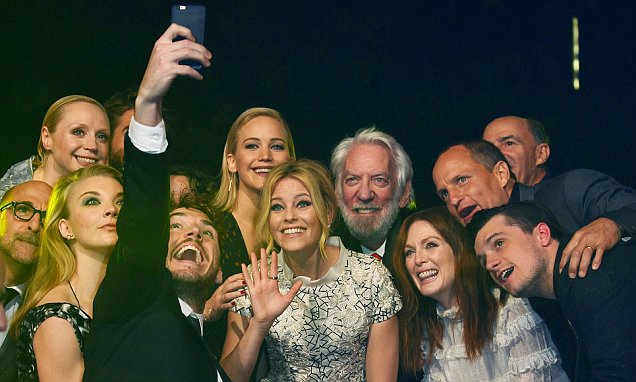Some members of cast for The Hunger Games takes an epic selfie. Sam Claflin is, of course, the king of dorks here.
