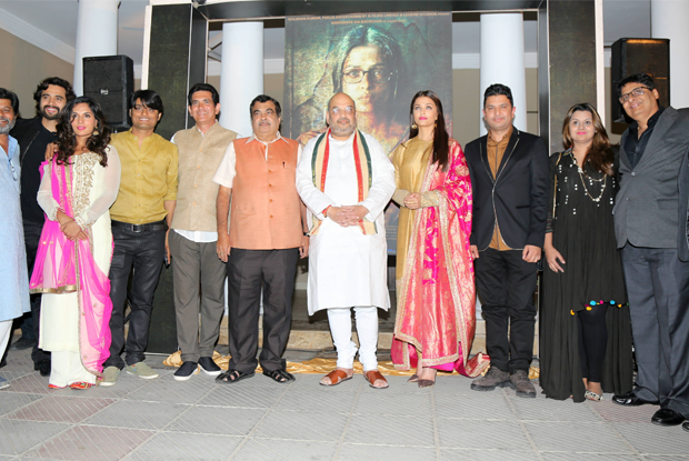 aishwarya-rai-bjp-president-amit-shah-and-mr-nitin-gadkari-at-first-poster-launch-of-film-sarbjit-4
